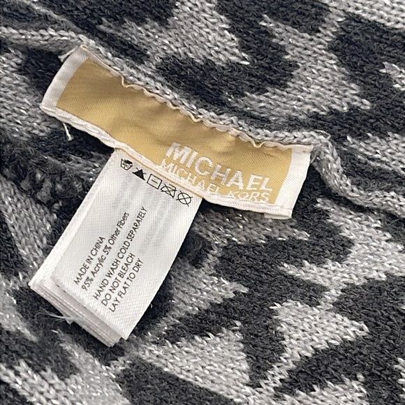 Michael Kors Grey Beanie – Excellent Condition - Picture 4 of 7